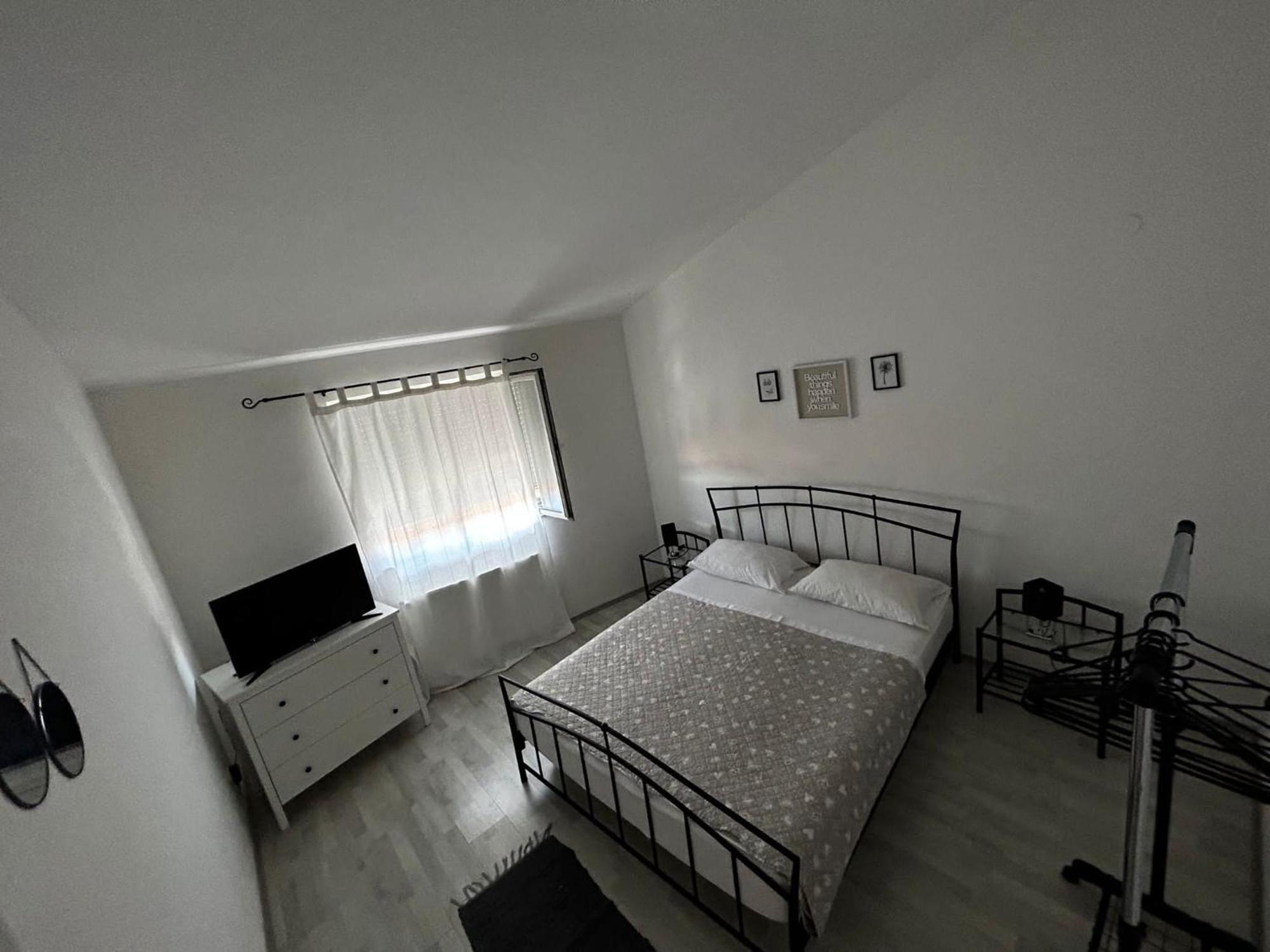 Apartments Petrovic Pirovac Rom bilde